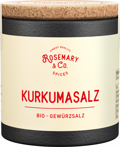 Zwei Pizzen, Wasser in Dosen, Dose mit Aufschrift Rosemary & Co. Gewürze Bio Bestseller auf dem Tisch6