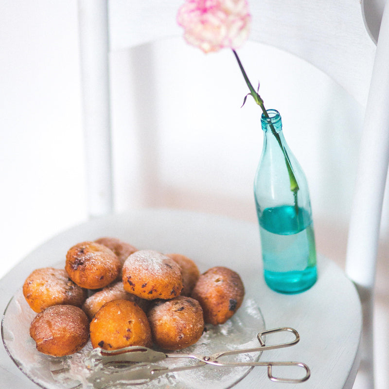 Leckere kleine Fastnachtsküchle für die 5. Jahreszeit. Schnell gemacht und besonders aromatisch durch Rosemarys Carrot Cake.